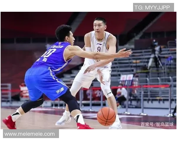 重庆篮球队实力之争引发热议球迷观点各异分析球队未来发展